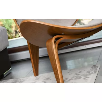 Designersessel DAHL – Nussbaum/Beige